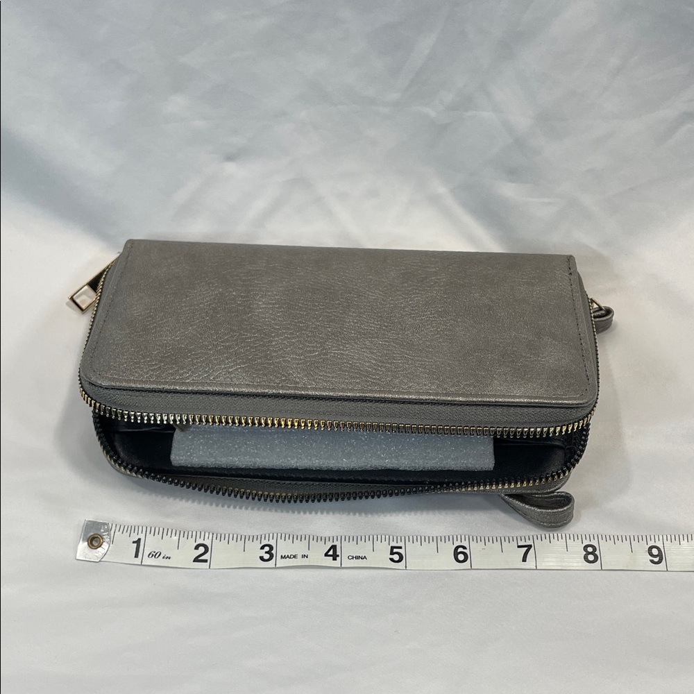 Chic Black Leather Wristlet Wallet - Picture 8 of 8